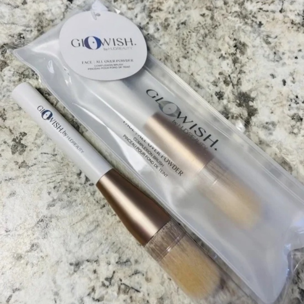 💎 HUDA BEAUTY GLOWISH Face All Over Powder Complexion Brush New/Sealed